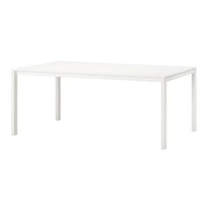 White table <br>125cm x 75 cm x 75 cm