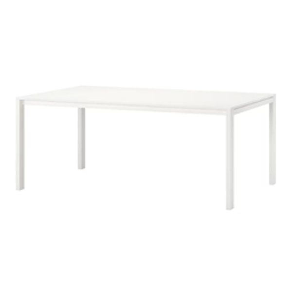White table <br>125cm x 75 cm x 75 cm